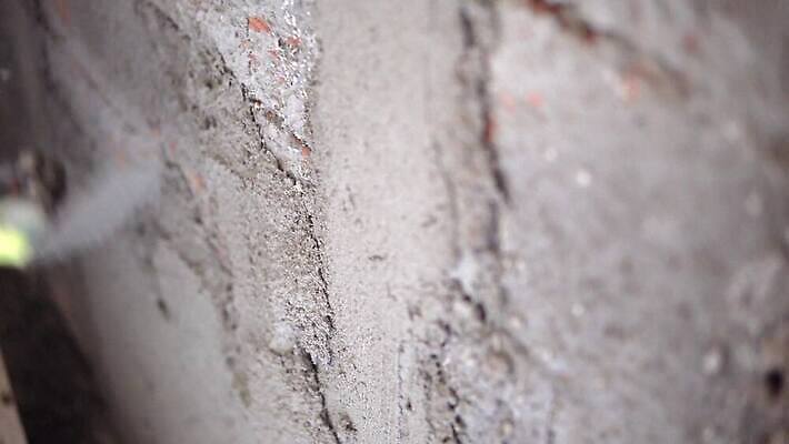 직업 손 산업 벽 노동자 바닥 주택 사람없음 건물 장비 공구 업무 수리 땅 모종삽 시멘트 화가 토핑 개발 건축업자 공예가 미장 석고 석공 콘크리트 4K MP4 해외동영상 클립영상 건축물 건축 신체부위 도구 작업 삽 동영상 파일형식