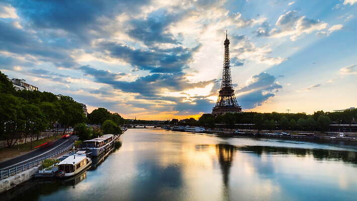 실루엣 전통문화 도로 여행 건축양식 자동차 하늘 사람없음 야외 물 관광지 빛 강 반사 새벽 프랑스 도시 보트 랜드마크 파리(프랑스) 4K 락다운 MOV 해외동영상 클립영상 자연요소 전통 건축 유럽 문화 길 육상교통 배_교통 교통시설 촬영기법 동영상 파일형식