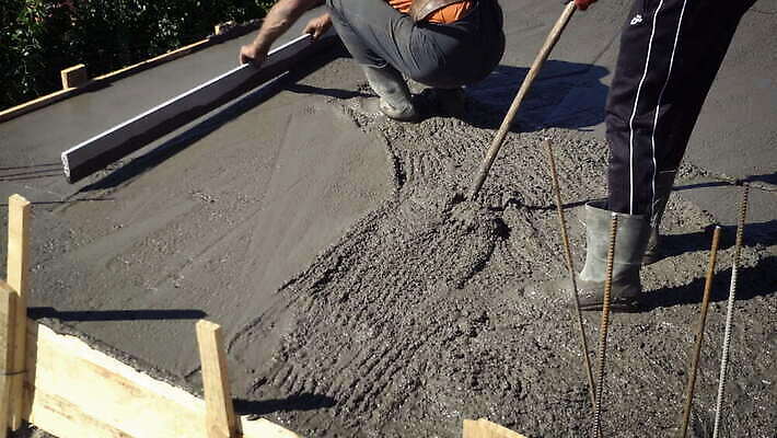 직업 산업 포즈 장갑 포장 노동자 바닥 사람 사람없음 건물 건설현장 업무 액체 붓기 땅 모종삽 번짐 시멘트 판 야근 계약자 마무리 미장 석공 업그레이드 콘크리트 4K MOV 해외동영상 클립영상 건축물 잡화 비즈니스 모션 건설업 작업 삽 계약 동영상 파일형식 효과