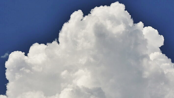 구름 컬러 백그라운드 자연 하늘 날씨 풍경 사람없음 야외 가로 여름 파란색 빛 햇빛 태양 우주 환경 흰색 전원 분위기 장면 천국 솜털 스카이라인 내추럴 오존 적란운 천창 유일 타임랩스 MOV 해외동영상 클립영상 자연요소 계절 컨셉 촬영기법 전기에너지 생태계 동영상 파일형식 구름_자연