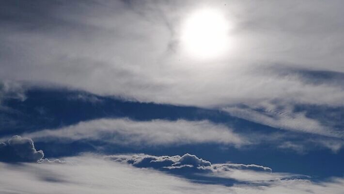 구름 컬러 백그라운드 자연 조류 하늘 날씨 풍경 사람없음 야외 초록색 여름 파란색 빛 컬러풀 햇빛 태양 우주 맑음 검은색 어둠 새벽 회색 수확 흰색 분위기 야간 저녁 장면 흐림 내추럴 그런지 수평선 4K MP4 해외동영상 클립영상 자연요소 동물 계절 컨셉 농업 생태계 동영상 파일형식