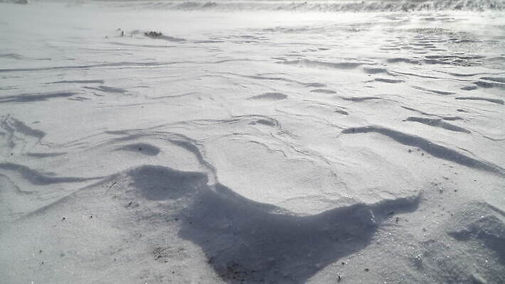 실루엣 이동 겨울 모션 바람 날씨 산 풍경 사람없음 야외 태양 얼음 힘 새벽 캠핑 추위 흰색 녹음 폭력 황무지 닫기 불기 크리스탈 남극 북극 서리 폭풍 북쪽 지구온난화 눈보라 알래스카 기후변화 심각 제설기 캡모자 생존 국경 4K MOV 해외동영상 클립영상 자연요소 모자_잡화 계절 컬러 컨셉 레저 눈_날씨 촬영기법 미국 기록 변화 광석 극지방 방향 사회이슈 동영상 제설 파일형식