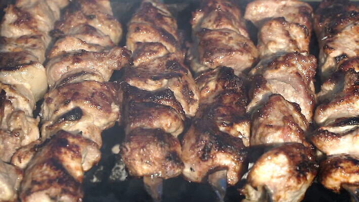 계절 음식 백그라운드 컨셉 불 양파 불꽃 육류 돼지고기 요리 사람없음 야외 여름 소풍 파티 식당 맑음 식사 저녁식사 치킨 소고기 뜨거움 소시지 연기 그릴 바비큐 굽기 주말 무침 케밥 석탄 화상 맛있는 MOV 해외동영상 클립영상 자연요소 채소 식재료 주방용품 날씨 이벤트 야외활동 상점 가공식품 상처 구이 동영상 닭고기요리 파일형식