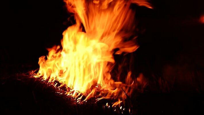 백그라운드 오렌지 추상 불꽃 따뜻함 사람없음 빨간색 빛 노란색 검은색 어둠 힘 에너지 뜨거움 더위 야간 위험 모닥불 벽난로 질감 매움 화재 연료 고립 엘리먼트 점화 지옥 화상 MOV 해외동영상 클립영상 자연요소 컬러 컨셉 무늬 과일 불 날씨 맛 상처 사건 동영상 파일형식