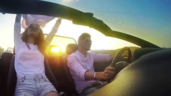 라이프스타일 커플 여자 행복 도로 여행 자동차 휴가 갈색머리 사람 사람없음 야외 친구 햇빛 태양 파티 일몰 기쁨 꿈 운전 운전사 고급 오픈카 자동 4K MP4 해외동영상 클립영상 자연요소 직업 헤어스타일 감정 길 육상교통 컨셉 관계 교통시설 모션 승용차 이벤트 생활 노을 동영상 파일형식