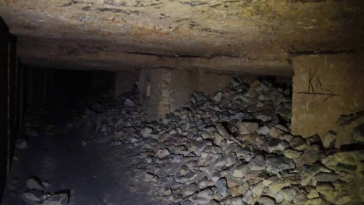 벽 여행 백그라운드 컨셉 건축양식 사람없음 내부 빛 어둠 복도 동굴 버리기 장면 지하 옛날 우크라이나 지하실 오데사 4K MP4 해외동영상 클립영상 건축 유럽 모션 동영상 파일형식