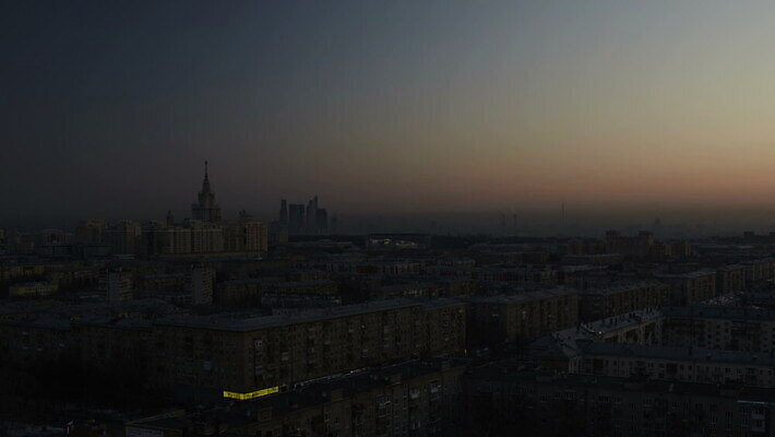 모션 하늘 지붕 사람없음 하이앵글 일출 봄 새벽 도시 러시아 모스크바 수도권 패닝샷 타임랩스 MOV 해외동영상 클립영상 자연요소 계절 유럽 뷰포인트 촬영기법 노을 지역 동영상 파일형식