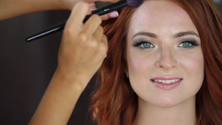 백인 모델 직업 여자 얼굴 결혼 친절 한명 장식 빨간색 뷰티 유행 상점 검은색 화장품 붓 고객 서비스 준비 만들기 예술가 아이섀도 란제리 돌봄 스타일리스트 스타일링 스타일 신청 MOV 해외동영상 클립영상 서양인 1 컬러 모션 사람 이벤트 신체부위 속옷 동영상 파일형식