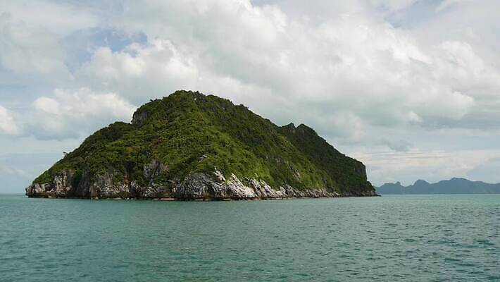 공원 아시아 바다 섬 여행 백그라운드 태국 휴가 열대 산 파노라마 풍경 사람없음 초록색 물 여름 파란색 여행객 맑음 놀람 전원 만 숲 열대우림 언덕 암초 석호 내추럴 가죽끈 이국적 전국 터키석 파라다이스 4K MP4 해외동영상 클립영상 자연요소 계절 공공시설 감정 나라 컬러 날씨 촬영기법 표정 사람 끈 전기에너지 가죽 보석 동영상 파일형식