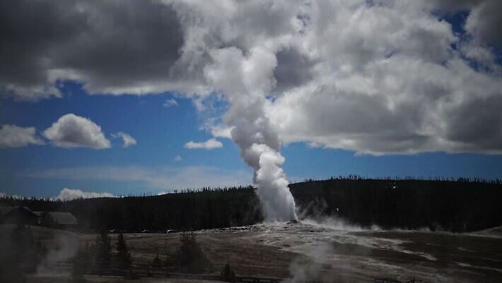 구름 여행 북아메리카 자연 하늘 휴가 파노라마 국립공원 풍경 사람없음 물 세계 여행객 미국 봄 에너지 액체 재산 수증기 숲 폭발 땅 언덕 내추럴 와이오밍 지열 4K MP4 해외동영상 클립영상 자연요소 계절 공원 촬영기법 아메리카 사람 금융 생태계 동영상 파일형식