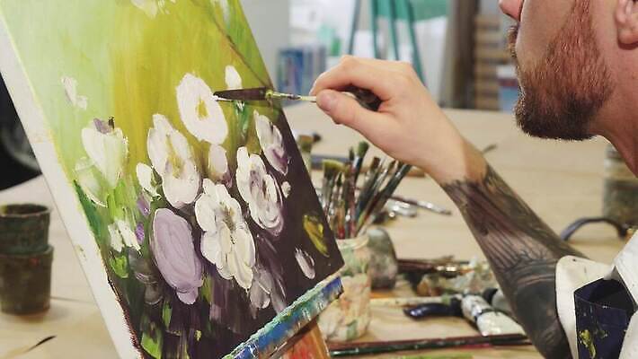 직업 라이프스타일 디자인 컬러 사업가 상상 휴식 아이디어 실내 창조 미술 한명 취미 스터디 화목 페인트 기쁨 도구 붓 업무 그리기 작업실 디자이너 공예 그림 예술가 캔버스 페인트붓 화가 격려 공예가 명품 핸드메이드 아크릴 포트폴리오 4K MOV 해외동영상 클립영상 1 감정 컨셉 모션 재질 문화예술 사람 내부 생활 학습 작업 상품 동영상 파일형식