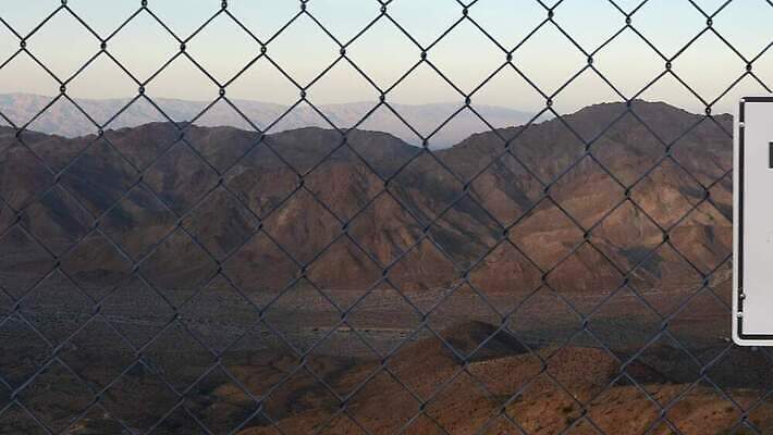 과학 컨셉 경고 안전 사람없음 울타리 금속 미국 사막 시험 외계인 경계선 행운 신비 비밀 입장 사인 시설 군용 보안 UFO 철사 지역 폭풍 육군 신화 공상 정부 침범 이론 4K MOV 해외동영상 클립영상 교육 선 북아메리카 재질 날씨 군대 담장 미확인물체 경계 동영상 파일형식