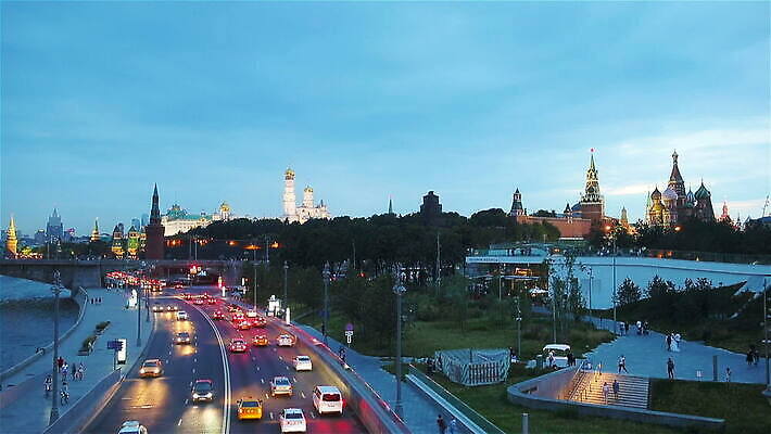도로 여행 가로등 건축양식 자동차 하늘 거리 풍경 건물 물 여름 빛 강 도시풍경 성당 교회 탑 일몰 새벽 도시 고속도로 역사 도심 야간 저녁 러시아 타운 스카이라인 랜드마크 러시아인 모스크바 수도권 크렘린궁전 MOV 해외동영상 클립영상 자연요소 서양인 건축물 계절 공공시설 건축 유럽 길 육상교통 종교건축 교통시설 노을 궁전 지역 동영상 크렘린 파일형식