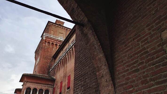 외관 유럽 여행 건축양식 하늘 벽돌 풍경 사람없음 야외 건물 물 파란색 도시풍경 여행객 탑 이탈리아 궁전 도시 성 센터 중세 역사 재산 저녁 타운 천연기념물 랜드마크 세기 옛날 4K MP4 해외동영상 클립영상 자연요소 건축물 건축 나라 컬러 고건축 모션 사람 금융 야간 동영상 파일형식