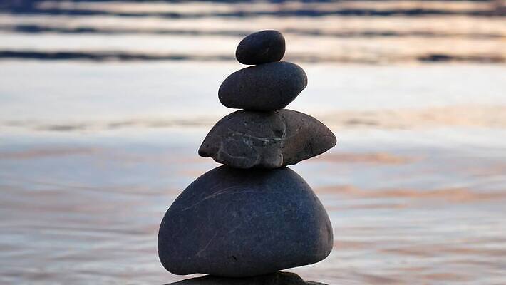 선 백그라운드 자연 휴식 미술 사람없음 태양 쌓기 평화 일출 화목 침묵 조약돌 배열 명상 오브젝트 질감 심플 질서 천국 내추럴 블러 엘리먼트 평형 완전 4K MP4 해외동영상 클립영상 자연요소 컨셉 모션 문화예술 노을 수영 소리 돌_바위 예절 생태계 동영상 파일형식