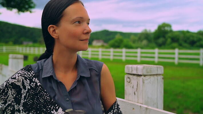 백인 1 라이프스타일 커피 여행 포즈 자연 휴식 산 한명 성인 야외 울타리 농장 시골 농부 펜싱 단절 방목장 밭일 MOV 해외동영상 클립영상 서양인 직업 음료 스포츠 컨셉 농업 사람 생활 담장 생태계 동영상 파일형식