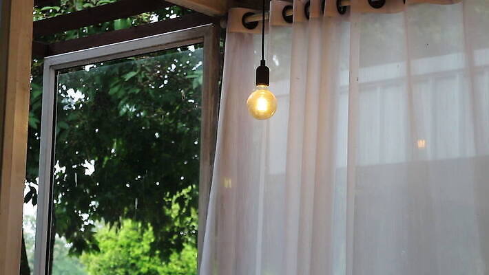 컨셉 거실 창문 호텔 바람 아파트 주택 실내 매달리기 풍경 사람없음 장식 인테리어 유행 침실 직물 커튼 투명 우아함 천 순수 심플 부드러움 사생활 카피스페이스 비어있는 MOV 해외동영상 클립영상 자연요소 디자인 모션 숙소 날씨 내부 건물 공백 감각 동영상 파일형식