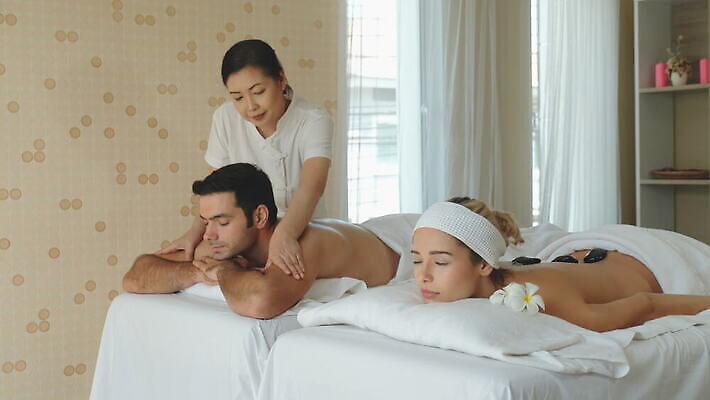 백인 직업 라이프스타일 커플 여자 남자 신체 휴가 휴식 스트레스 실내 건강 관리 미소 사람 20대 성인 세명 머리 상점 스파 신선 마사지 작업 고급 안심 테라피 거짓말 돌봄 치료사 4K MOV 해외동영상 클립영상 서양인 컨셉 관계 모션 표정 육류 청년 내부 생활 신체부위 뷰티 동영상 파일형식