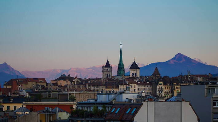 유럽 여행 지붕 사람없음 건물 성당 교회 도시 시간 야간 스위스 속도 알프스 스카이라인 동영상 빛망울 랜드마크 많음 수평선 4K 타임랩스 화면전환 MOV 해외동영상 클립영상 자연요소 건축물 나라 컨셉 종교건축 촬영기법 빛 파일형식