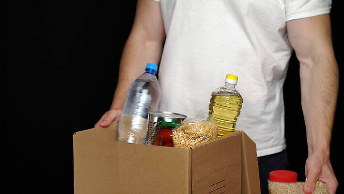 잡화 음식 컨셉 크리스마스 휴가 관리 선물 사람 사람없음 상자 봉사 도움 캔 컨테이너 가난 서비스 준비 주기 커뮤니티 짐싸기 기부 난민 판지 돌봄 소셜 자선 항목 헬프 공급 동정 자선단체 코로나바이러스 4K MOV 해외동영상 클립영상 기념일 산업 모션 그룹 바이러스 동영상 파일형식