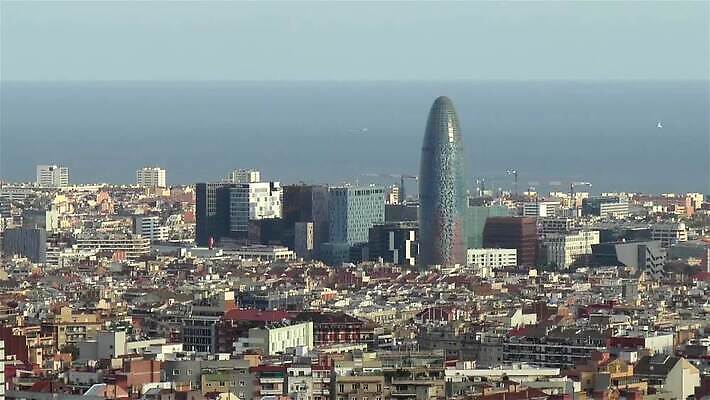 바다 여행 건축양식 사람없음 사무실 탑 고층빌딩 스페인 도심 지중해 바르셀로나 스카이라인 총알 랜드마크 MP4 해외동영상 클립영상 건축물 건축 유럽 무기 비즈니스 빌딩 도시 동영상 파일형식