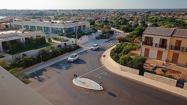 종교 문화 여행 건축양식 휴가 휴식 산 미술 사람없음 건물 여름 도시풍경 성당 교회 여행객 맑음 침묵 이탈리아 도시 역사 명상 타운 남쪽 바로크 순례 순례자 숭배 옛날 4K MP4 해외동영상 클립영상 건축물 계절 건축 유럽 컨셉 종교건축 날씨 문화예술 사람 풍경 소리 방향 동영상 파일형식