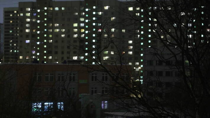 외관 산업 백그라운드 컨셉 무늬 패턴 건축양식 창문 조명 주택 사람없음 야외 건물 빛 어둠 도시 야간 저녁 건축가 타운 리빙 제비 똑같은 줄서기 많음 타임랩스 MOV 해외동영상 클립영상 자연요소 직업 건축물 건축 모션 조류 촬영기법 동영상 파일형식