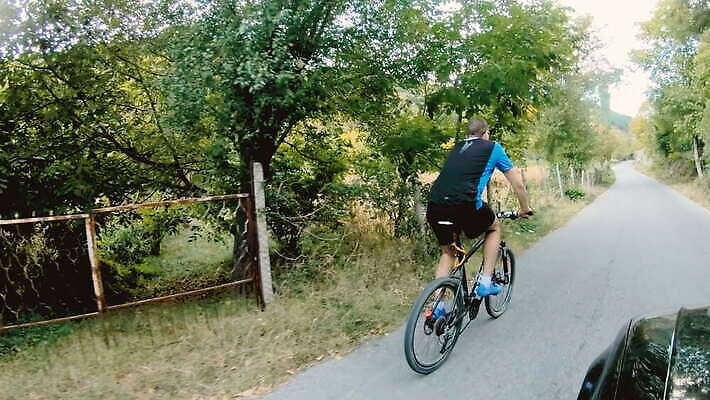 라이프스타일 남자 도로 스포츠 여행 백그라운드 모션 자연 휴가 산 건강 사람 야외 초록색 운동 자전거 경쟁 도시 업무 승차 숲 헬멧 속도 주말 사이클링 무료 바이크레이서 바이킹 블러 산악자전거 4K MOV 해외동영상 슬로모션 클립영상 길 컬러 컨셉 교통시설 촬영기법 생활 바이크 작업 보호장비 육상스포츠 생태계 동영상 파일형식