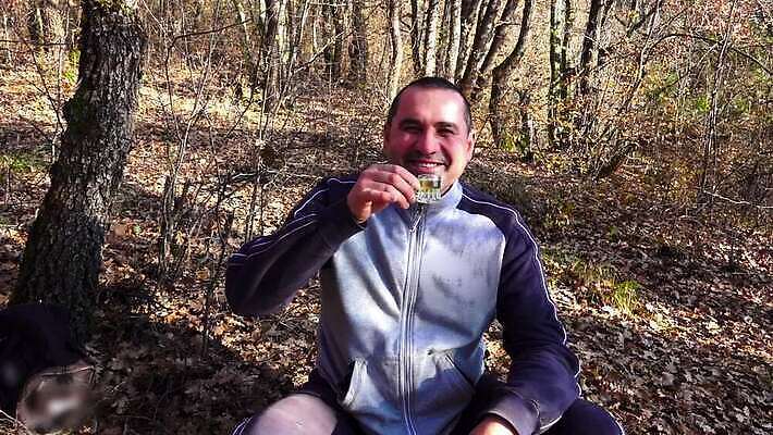 남자 행복 감정 음료 비즈니스 모션 유리 주류 미소 사람 정장 성인 사람없음 소풍 파티 슬픔 마시기 알코올 숲 만취 문제 느림 중독 알코올중독 브랜디 우울증 위스키 코냑 스타일 HD MOV 해외동영상 클립영상 옷 재질 표정 이벤트 야외활동 와인 질병 동영상 술취함 파일형식