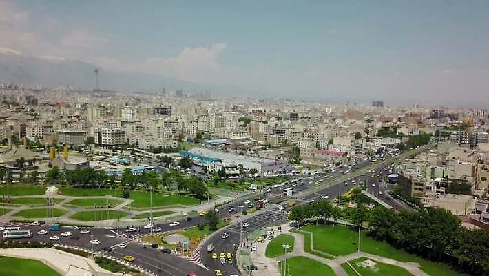 전통 라이프스타일 아시아 문화 도로 여행 건축양식 가이드 휴가 안테나 파노라마 사람없음 야외 도시풍경 탑 자유 깃발 도시 고속도로 중앙 이슬람교 심볼 정사각형 타운 동쪽 스카이라인 공학 통과 천연기념물 항공촬영 드론 랜드마크 복잡 수도권 이란 4K MOV 해외동영상 클립영상 도형 직업 건축물 교육 건축 나라 종교 길 뷰포인트 컨셉 중동 통신 교통시설 촬영기법 풍경 생활 방향 지역 동영상 파일형식