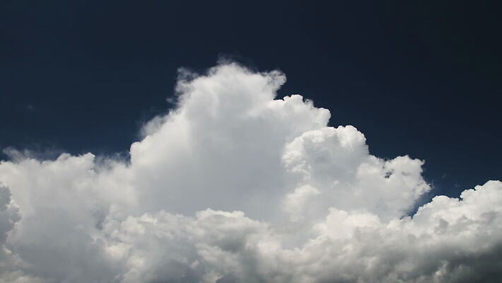 구름 컬러 백그라운드 자연 하늘 날씨 풍경 사람없음 야외 가로 여름 파란색 빛 햇빛 태양 우주 환경 흰색 전원 분위기 장면 천국 솜털 스카이라인 내추럴 오존 적란운 천창 유일 4K 타임랩스 MOV 해외동영상 클립영상 자연요소 계절 컨셉 촬영기법 전기에너지 생태계 동영상 파일형식 구름_자연