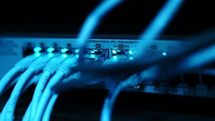 디자인 산업 과학 인터넷 통신 부분 기술 사람없음 빛 컴퓨터 자료 어둠 장비 정보 그물 네트워크 센터 플러그 코드 전기에너지 연결 접속 속도 전자 섬유 스위치 랜 서버 신발장 하드웨어 네트워킹 MOV 해외동영상 클립영상 전자제품 에너지 직물 동영상 파일형식