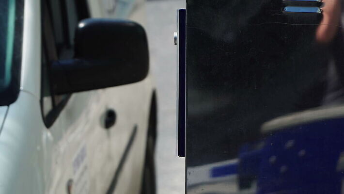 백인 손 남자 돈 비즈니스 손가락 자동차 설명 사람 경사 소년 성인 야외 금융 컴퓨터 기계 신용카드 티켓 암호 구매 공항 큼 주차 만족 전자 결제 법 계량기 제비 계산원 삽입 인출 입력 자동 키패드 비용 4K MOV 해외동영상 클립영상 서양인 직업 감정 어린이 육상교통 교통시설 모션 조류 신체부위 경제 전자제품 쇼핑 재산 크기 동영상 파일형식