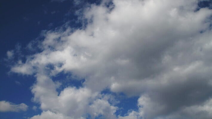 구름 컬러 백그라운드 자연 하늘 날씨 풍경 사람없음 야외 가로 여름 파란색 빛 햇빛 태양 우주 환경 흰색 전원 분위기 장면 천국 솜털 스카이라인 내추럴 오존 적란운 천창 유일 4K 타임랩스 MOV 해외동영상 클립영상 자연요소 계절 컨셉 촬영기법 전기에너지 생태계 동영상 파일형식 구름_자연