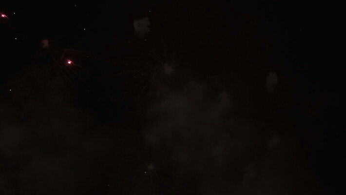 기념일 행복 컬러 백그라운드 하늘 불 추상 휴가 새로움 기념 폭죽 미술 이벤트 사람없음 빨간색 빛 컬러풀 파티 검은색 축제 어둠 흰색 축하 생일 4 황금 야간 폭발 연도 보케 쇼 파열 7월 블러 카운트다운 크리스마스이브 효과 4K MOV 해외동영상 클립영상 자연요소 감정 컨셉 크리스마스 무늬 문화예술 숫자 날짜 동영상 파일형식