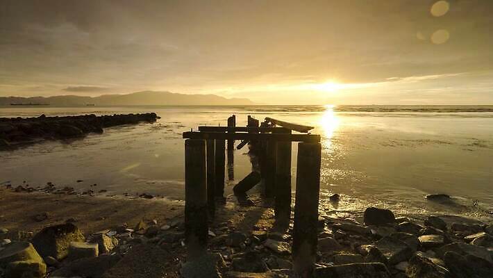 구름 계절 아시아 길 모래 바다 섬 모션 자연 하늘 휴가 풍경 사람없음 야외 목재 물 여름 파란색 빛 태양 평화 일출 항구 일몰 저녁 천국 말레이시아 옛날 수평선 4K 타임랩스 페낭 MP4 해외동영상 클립영상 자연요소 나무 나라 컬러 컨셉 재료 교통시설 촬영기법 노을 야간 생태계 동영상 파일형식