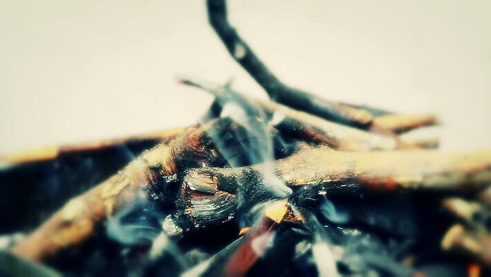 산업 백그라운드 가족 자연 불꽃 사람없음 여름 소풍 파티 식당 검은색 힘 에너지 뜨거움 연기 그릴 위험 장작 모닥불 철 연료 숯 고립 뒤뜰 석탄 옛날 재 철강 비어있는 MOV 해외동영상 클립영상 계절 컬러 컨셉 관계 주방용품 불 이벤트 야외활동 상점 생태계 동영상 파일형식