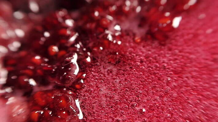 디자인 열매 음식 분홍색 백그라운드 이동 겨울 패턴 자연 표면 요리 사람없음 빨간색 물 빛 거품 기쁨 수확 신선 투명 액체 달콤 떨어짐 더위 잼 설탕 묘사 질감 산딸기 순서 방법 MOV 해외동영상 슬로모션 클립영상 자연요소 식물 계절 감정 컬러 컨셉 무늬 농업 과일 날씨 촬영기법 소스_음식 맛 생태계 동영상 파일형식