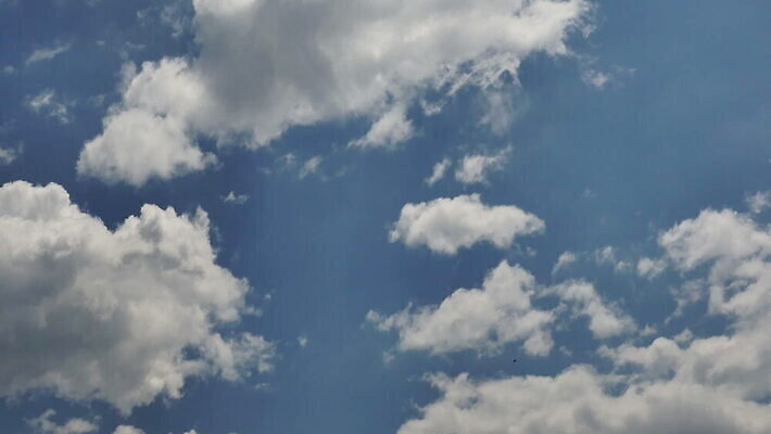 구름 컬러 백그라운드 자연 하늘 날씨 풍경 사람없음 야외 가로 여름 파란색 빛 햇빛 태양 우주 환경 흰색 전원 분위기 장면 천국 솜털 스카이라인 내추럴 오존 적란운 천창 유일 타임랩스 MOV 해외동영상 클립영상 자연요소 계절 컨셉 촬영기법 전기에너지 생태계 동영상 파일형식 구름_자연