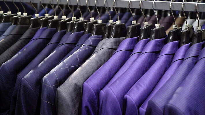 직업 드레스 옷 비즈니스 사업가 매달리기 정장 사람없음 쇼핑 유행 세일 상점 재킷 면 비즈니스맨 장롱 그룹 시장 고급 우아함 선택 빨래 옷걸이 쇼핑몰 수집 소매 재단 양모 경영 매각 부티크 신발장 정중 줄서기 스타일 많음 4K MOV 해외동영상 클립영상 남자 가구 컨셉 가사 모션 외투 직물 직장인 동영상 파일형식