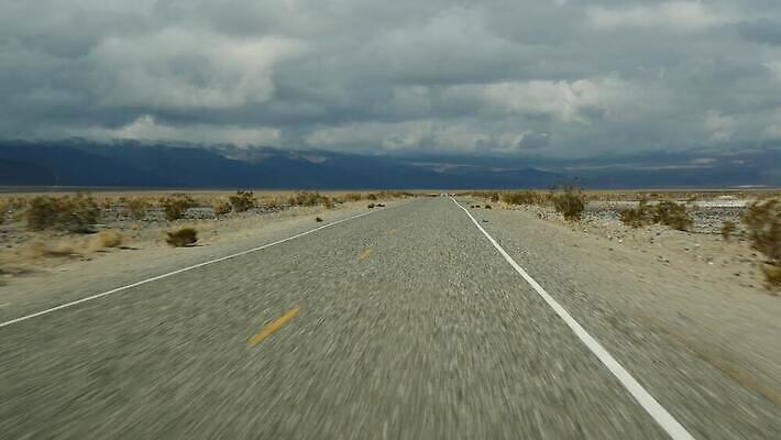 라이프스타일 도로 여행 자동차 자연 유리 산 건조 항해 풍경 사람없음 여름 노란색 미국 운전 고속도로 황무지 갈증 안심 감탄 자동 지질학 직진 불모지 수평선 4K 건조기후 MP4 해외동영상 클립영상 계절 교육 길 육상교통 컬러 북아메리카 교통시설 모션 재질 생활 배 생태계 동영상 선박 파일형식