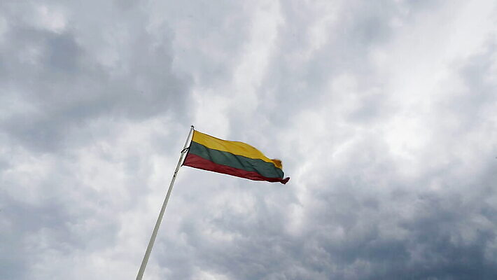 전통 디자인 외관 유럽 문화 여행 겨울 건축양식 거리 주택 파노라마 사람 사람없음 야외 건물 장식 여름 도시풍경 교회 낭만 축하 도시 홀 센터 역사 재산 묘사 정사각형 장면 타운 고딕 랜드마크 리투아니아 수도권 옛날 타임랩스 MOV 해외동영상 클립영상 도형 건축물 계절 건축 나라 컨셉 종교건축 촬영기법 풍경 금융 공간 지역 동영상 파일형식