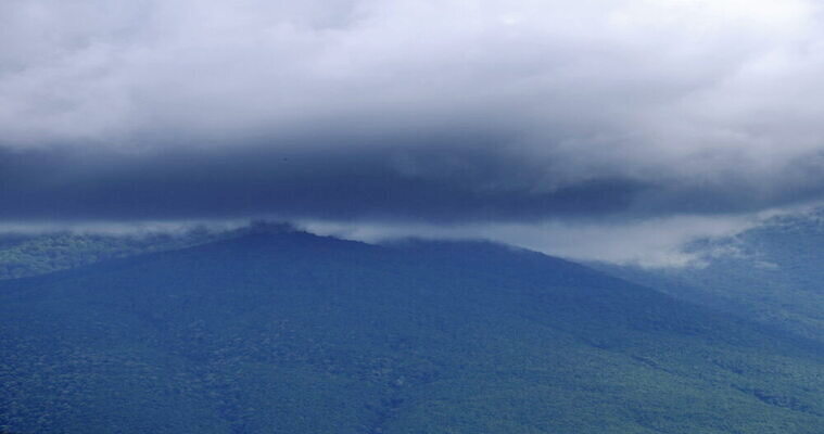 공원 여행 자연 하늘 날씨 산 파노라마 사람없음 야외 태양 일출 환경 하이킹 탐험 시간 개울 황무지 정상 빙하 화산 통과 랜드마크 밴프 완벽 웅장함 전국 절정 4K 타임랩스 MOV 해외동영상 클립영상 자연요소 공공시설 컨셉 레저 촬영기법 강 노을 생태계 동영상 파일형식