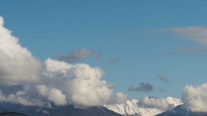 구름 라이프스타일 계절 여행 겨울 자연 하늘 휴가 산 파노라마 풍경 사람없음 야외 파란색 환경 얼음 추위 흰색 정상 언덕 빙하 러시아 절정 제설기 눈내림 완전 4K 타임랩스 MOV 해외동영상 클립영상 자연요소 유럽 컬러 컨셉 눈_날씨 촬영기법 생활 생태계 동영상 제설 파일형식