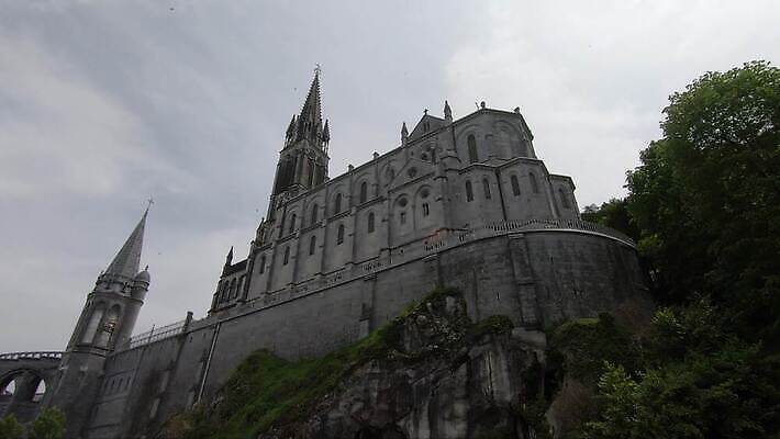 유럽 기독교 종교 여행 건축양식 사람없음 성당 교회 천주교 프랑스 기도 사찰 영혼 동굴 성자 기적 신성 묵주 프랑스어 로마인 바실리카 보호구역 사당 순례 순례자 신앙심 4K MP4 해외동영상 클립영상 문자 건축 나라 종교용품 종교건축 인종 건물 동영상 구역 파일형식