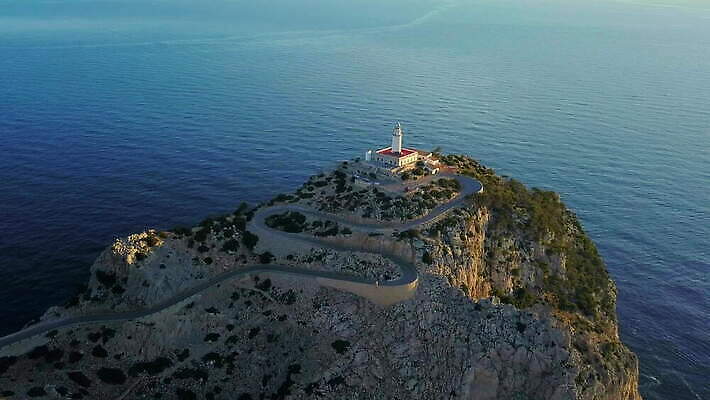 도로 바다 곡선 건축양식 자연 등대 사람없음 야외 건물 물 빛 햇빛 탑 스페인 방향 침식 조감도 남유럽 4K MOV 해외동영상 클립영상 자연요소 건축물 건축 유럽 길 선 교통시설 태양 생태계 동영상 파일형식