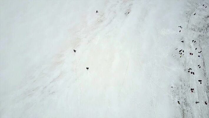 계절 스포츠 여행 겨울 자연 하늘 스키 산 파노라마 사람 풍경 경사 사람없음 야외 여름 태양 얼음 등산 정상 위험 휴양지 산등성이 빙하 암초 보물 항공촬영 드론 절정 카자흐스탄 알마티 MP4 해외동영상 클립영상 자연요소 아시아 뷰포인트 컨셉 겨울스포츠 촬영기법 트래킹 장소 생태계 동영상 파일형식
