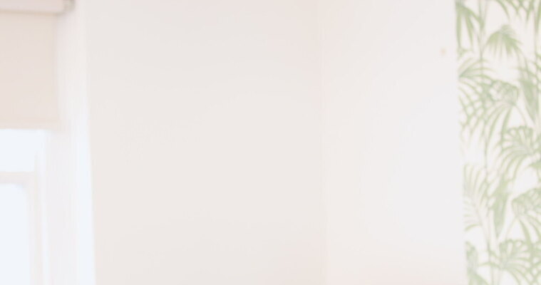 백인 긴머리 비즈니스 통신 영국 갈색머리 실내 한명 앉기 사무실 슬픔 작업 비즈니스우먼 연결 책상 고민 런던 바쁨 문제 소셜네트워크 심각 혼란 성인여자한명만 4K MOV 해외동영상 클립영상 서양인 1 헤어스타일 여자 감정 유럽 가구 컨셉 모션 사람 내부 직장인 동영상 여자한명만 성인여자만 파일형식