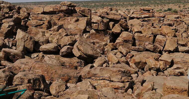 모양 디자인 컬러 조각 과학 백그라운드 패턴 자연 산 사람없음 장식 갈색 금속 수확 거친 동굴 크리스탈 광석 보석 철 발굴 언덕 질감 꼬리 날것 대리석 다이아몬드 치수 깊이 지질학 호러 화강암 니켈 4K MOV 해외동영상 클립영상 교육 무늬 농업 재료 재질 암석 원소 생태계 공포 동영상 파일형식