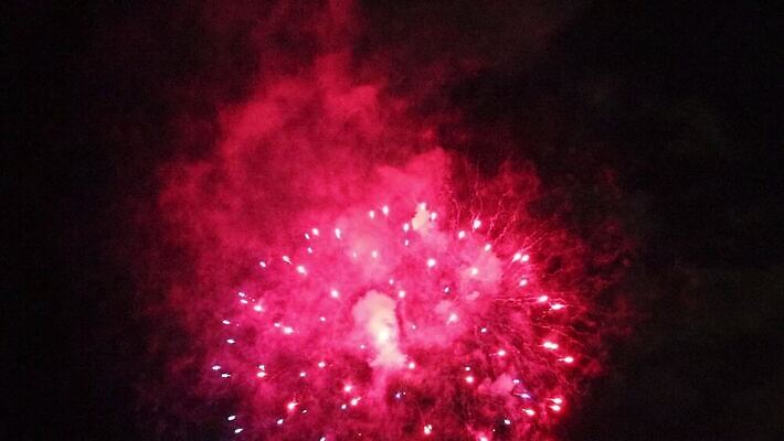 행복 컬러 백그라운드 하늘 불 휴가 불꽃 기념 불꽃놀이 이벤트 사람없음 야외 빛 컬러풀 파티 축제 어둠 로켓 축하 시간 업무 야간 폭발 폭발물 가루 연도 파열 독립 크리스마스이브 필승 화상 MP4 해외동영상 클립영상 자연요소 감정 무기 컨셉 크리스마스 놀이 우승 작업 상처 동영상 파일형식